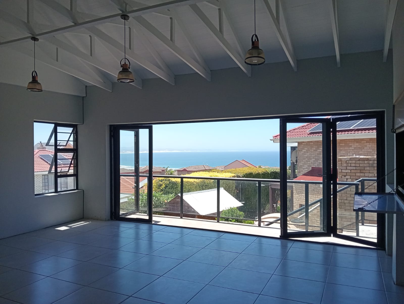 To Let 3 Bedroom Property for Rent in Wavecrest Eastern Cape